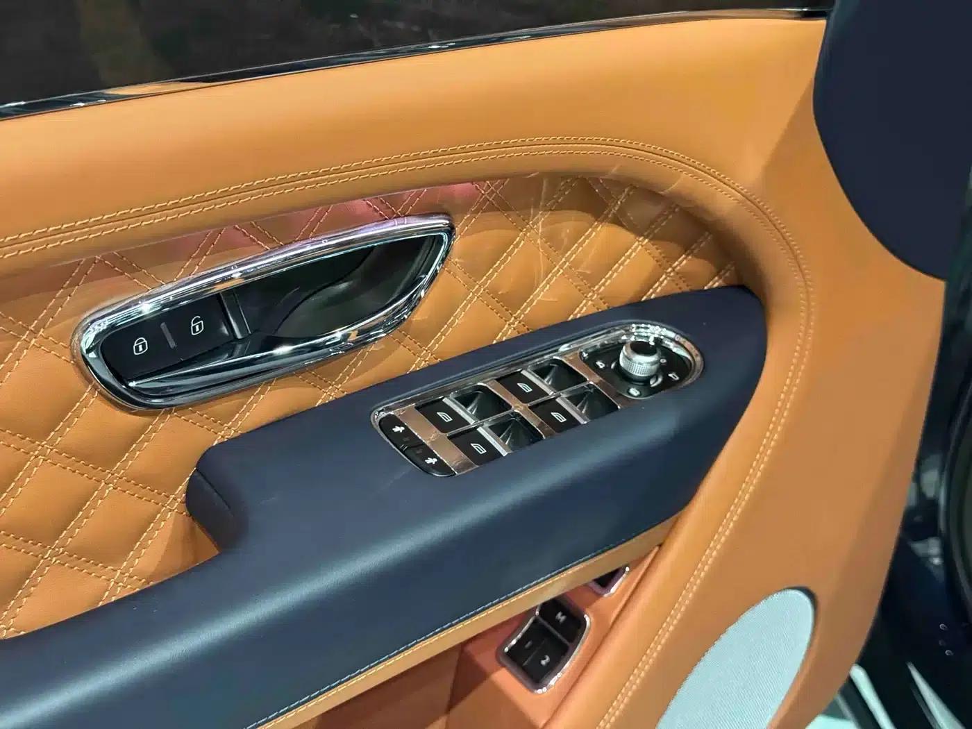 Bentayga Plug-in Hybrid 2021 3.0T PHEV — миниатюра 5