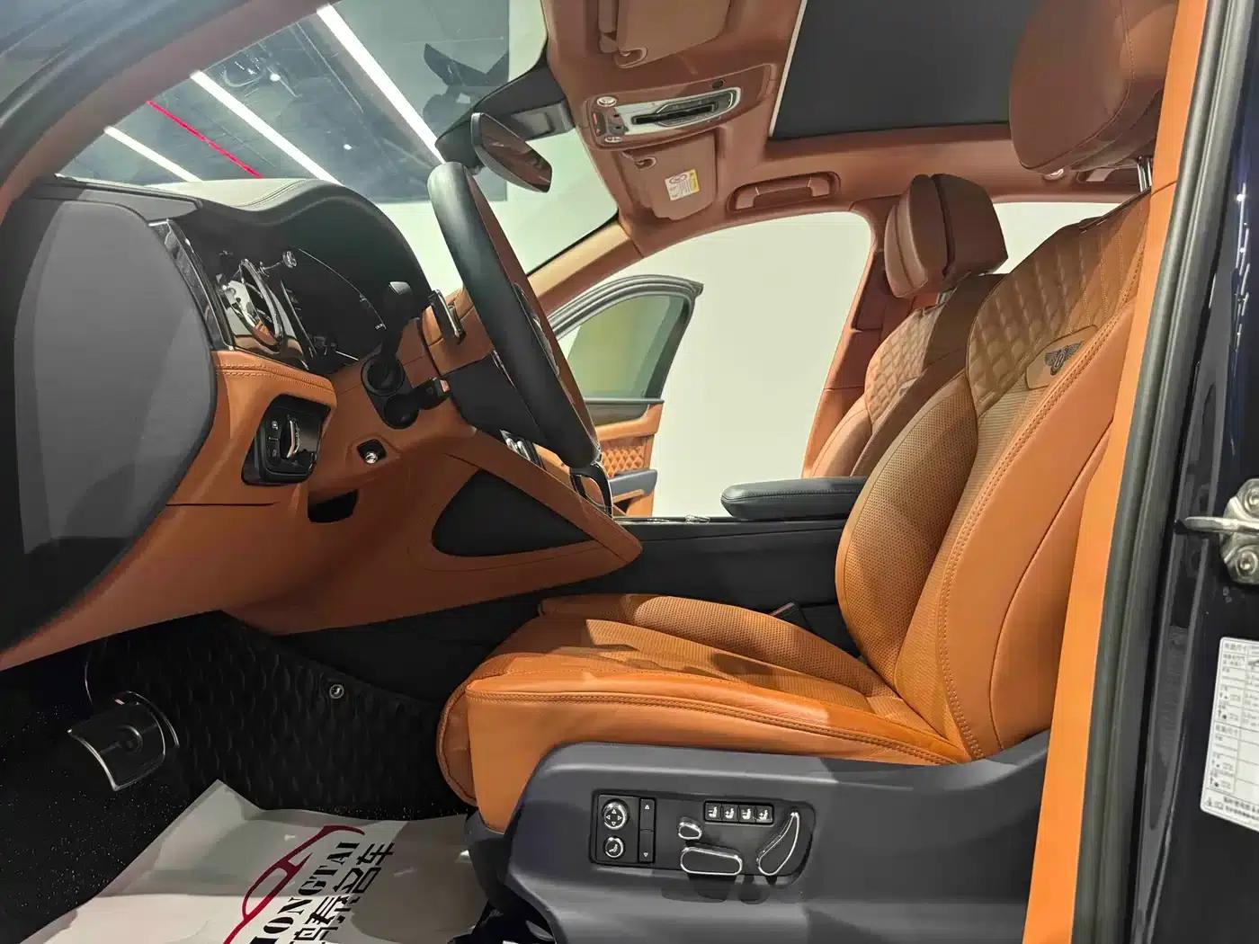 Bentayga Plug-in Hybrid 2021 3.0T PHEV — миниатюра 6