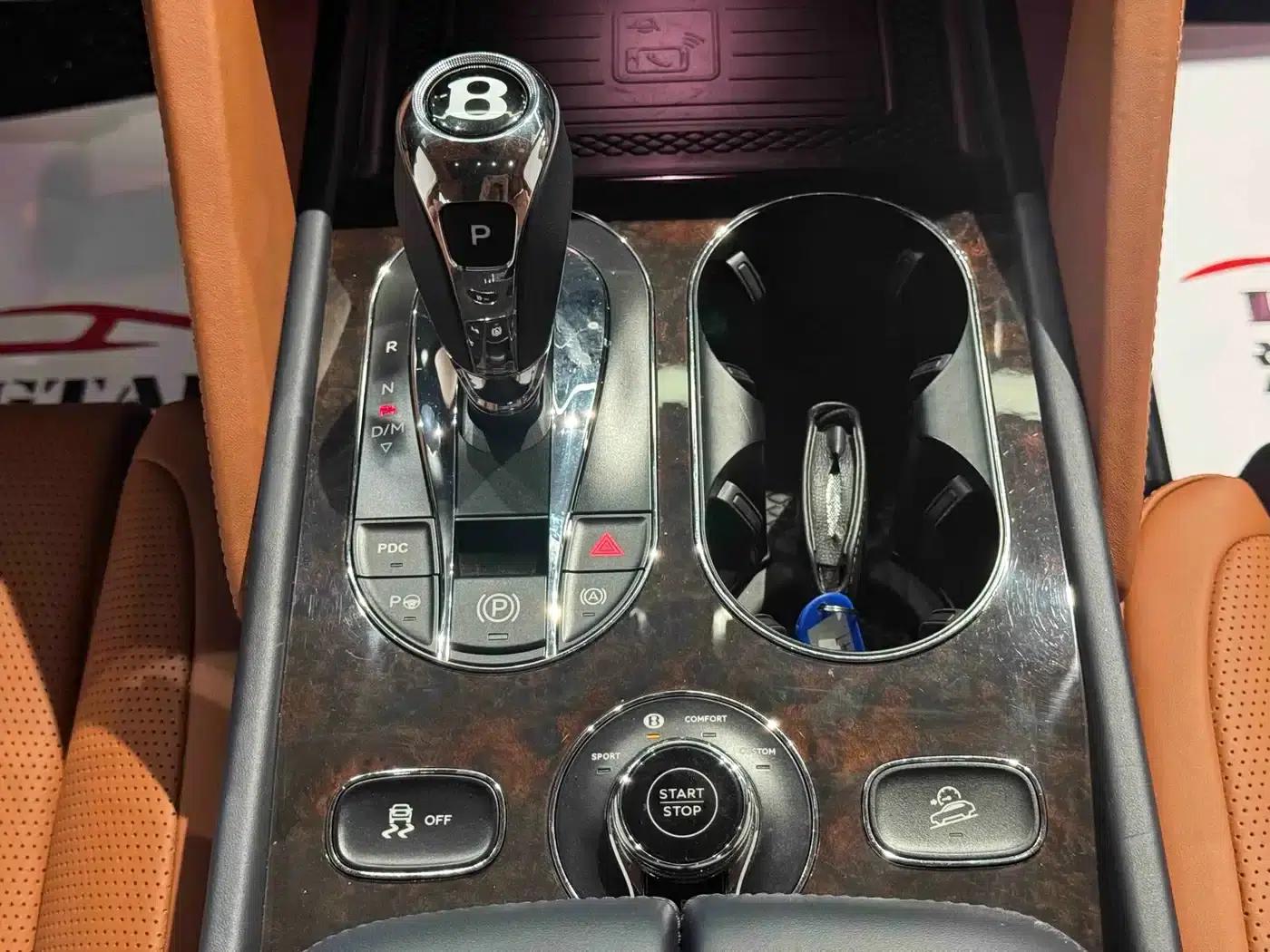 Bentayga Plug-in Hybrid 2021 3.0T PHEV — миниатюра 10