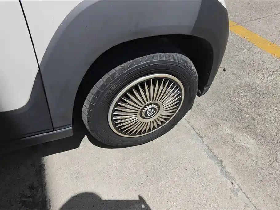 Baojun E100 2019 Model 250KM Smart Edition — миниатюра 6