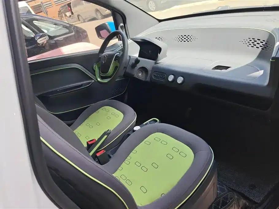 Baojun E100 2019 Model 250KM Smart Edition — миниатюра 8