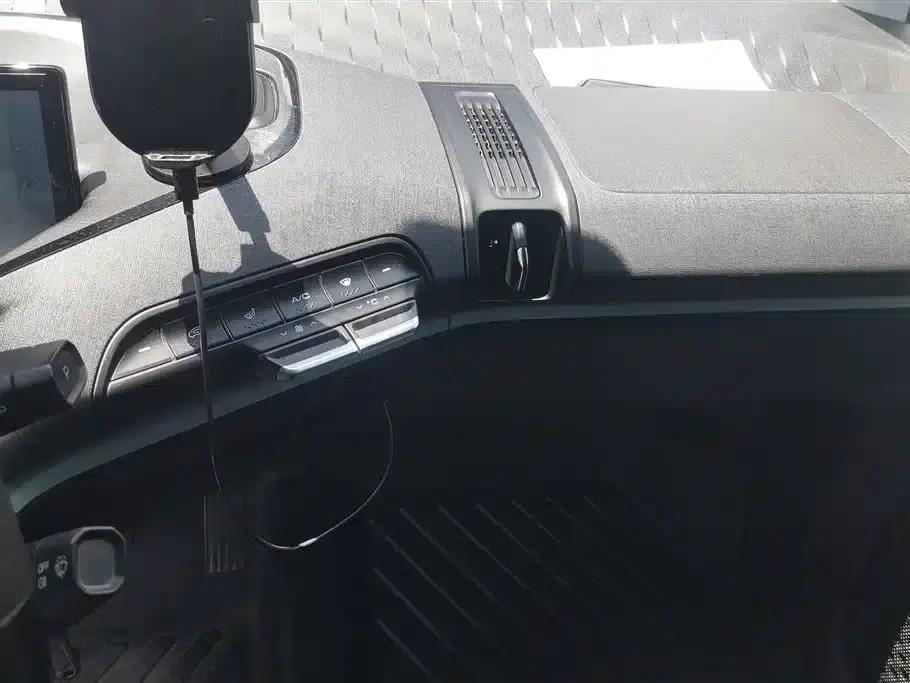 Baojun E300 2020 Interstellar Intelligent Driving Edition — миниатюра 13
