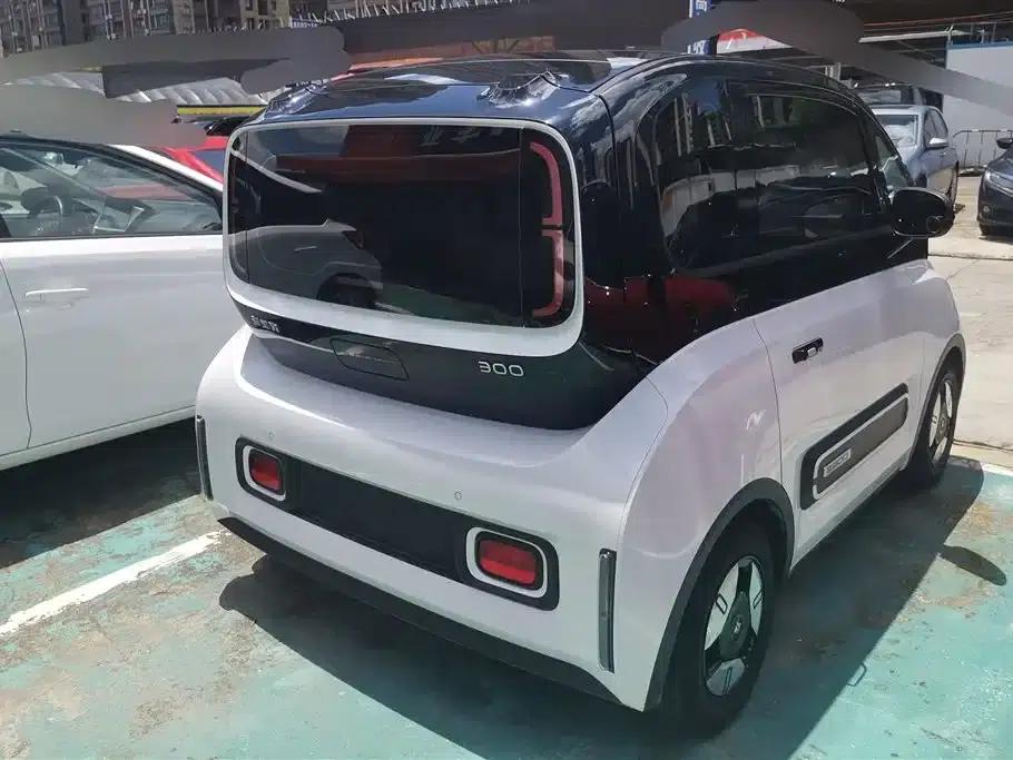 Baojun E300 2020 Interstellar Intelligent Driving Edition — миниатюра 3