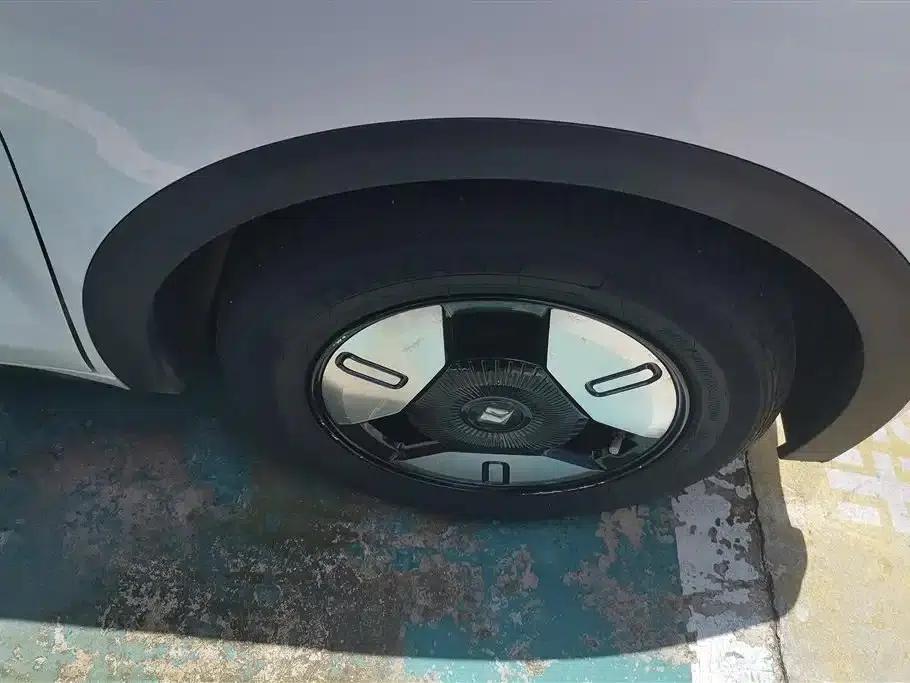 Baojun E300 2020 Interstellar Intelligent Driving Edition — миниатюра 6