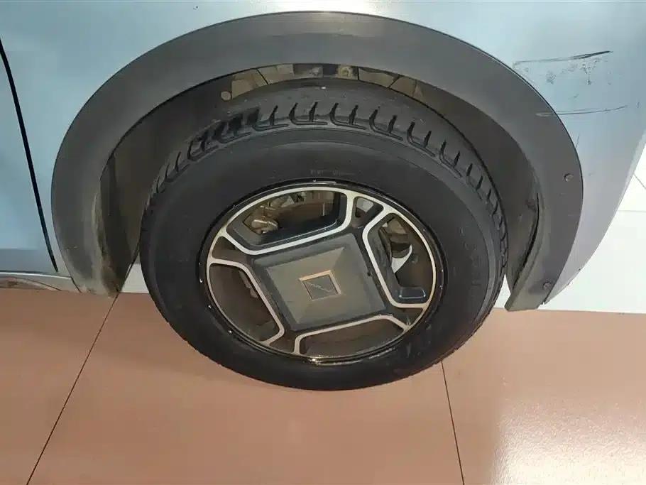 Baojun E300 2020 Interstellar Intelligent Driving Edition — миниатюра 6