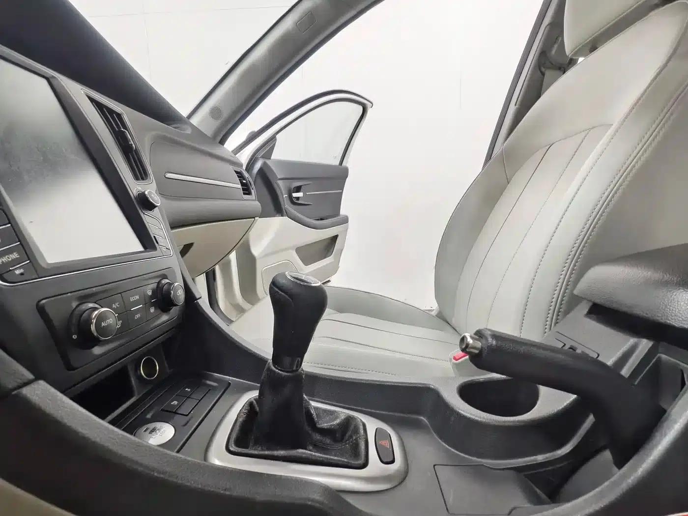 2016 Senova D50 1.5L Manual Elite Edition — миниатюра 12