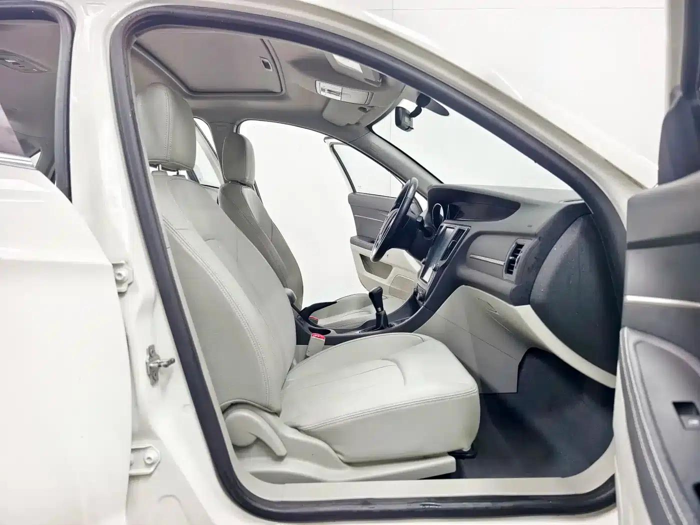 2016 Senova D50 1.5L Manual Elite Edition — миниатюра 14