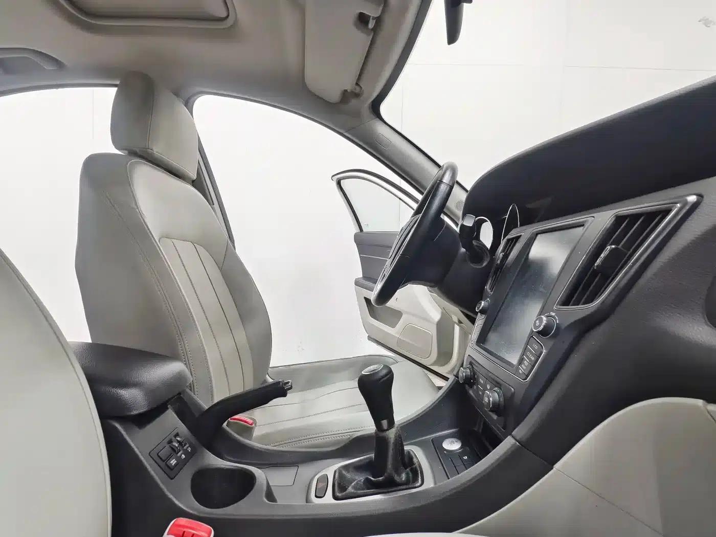 2016 Senova D50 1.5L Manual Elite Edition — миниатюра 15