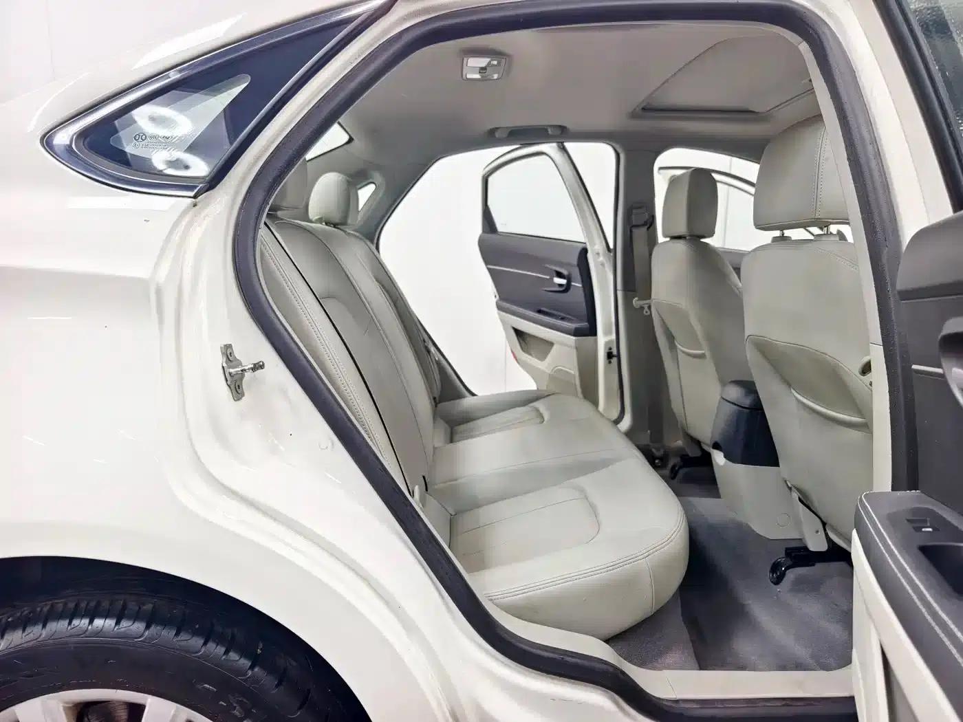 2016 Senova D50 1.5L Manual Elite Edition — миниатюра 16