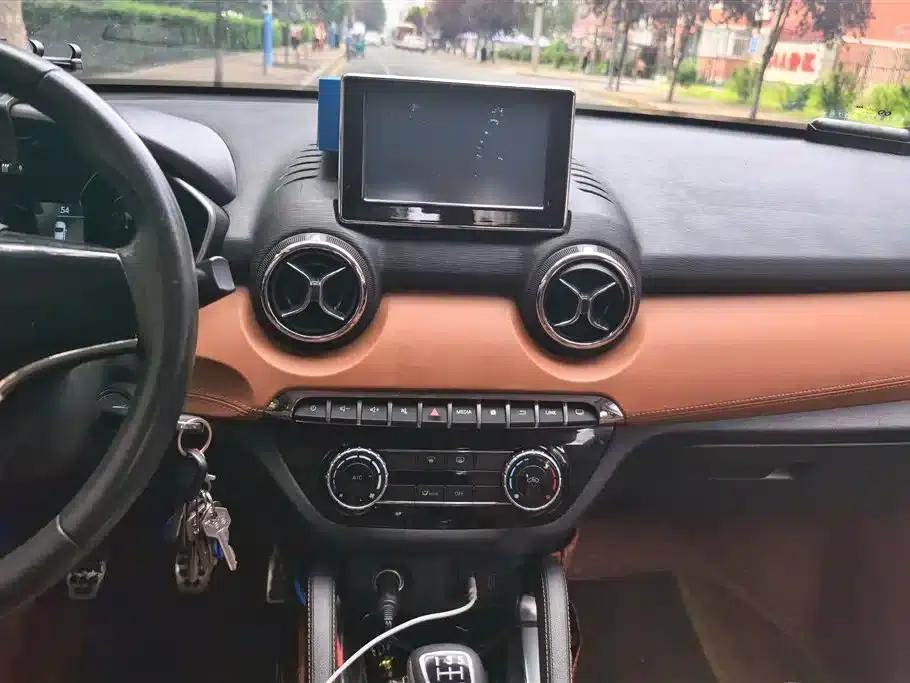 2016 Senova X35 1.5L Manual Deluxe Edition — миниатюра 13
