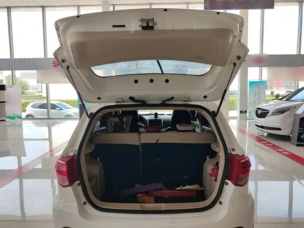 2015 Senova D20 Hatchback 1.5L Manual Comfort Edition — миниатюра 19