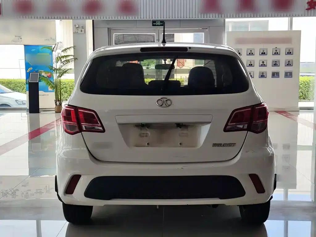 2015 Senova D20 Hatchback 1.5L Manual Comfort Edition — миниатюра 6