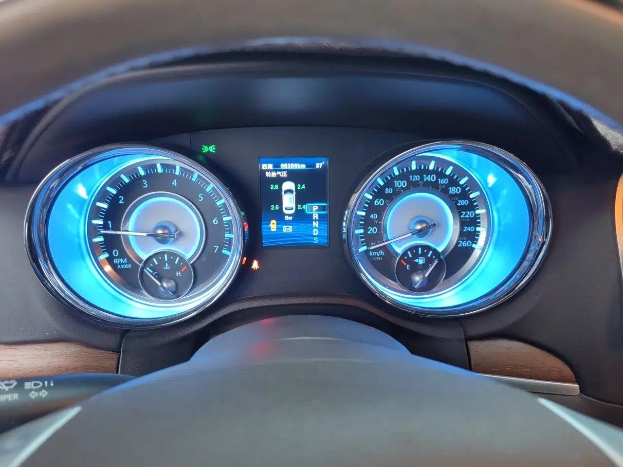 Chrysler 300C 2014 3.0L Excellence Edition — миниатюра 11
