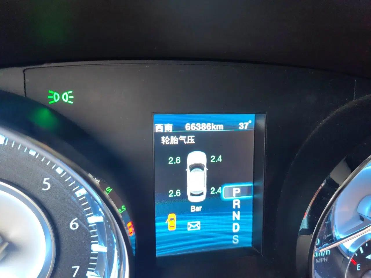 Chrysler 300C 2014 3.0L Excellence Edition — миниатюра 12