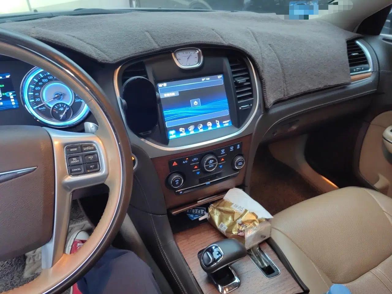 Chrysler 300C 2014 3.0L Excellence Edition — миниатюра 13