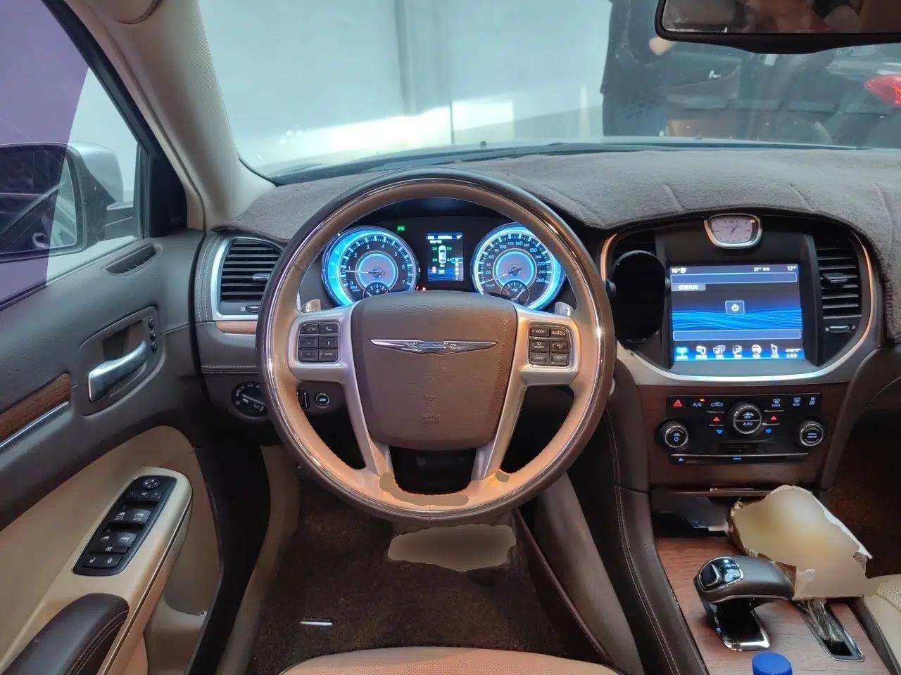 Chrysler 300C 2014 3.0L Excellence Edition — миниатюра 10