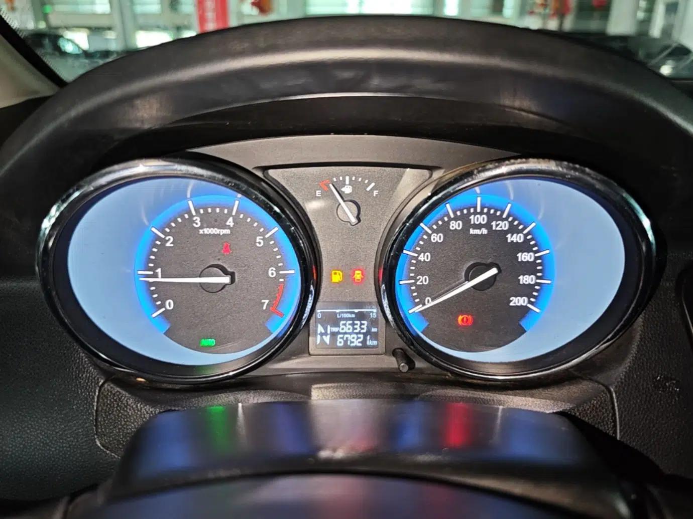 Cowin C3 2015 1.5L AMT Gold Diamond Edition — миниатюра 14