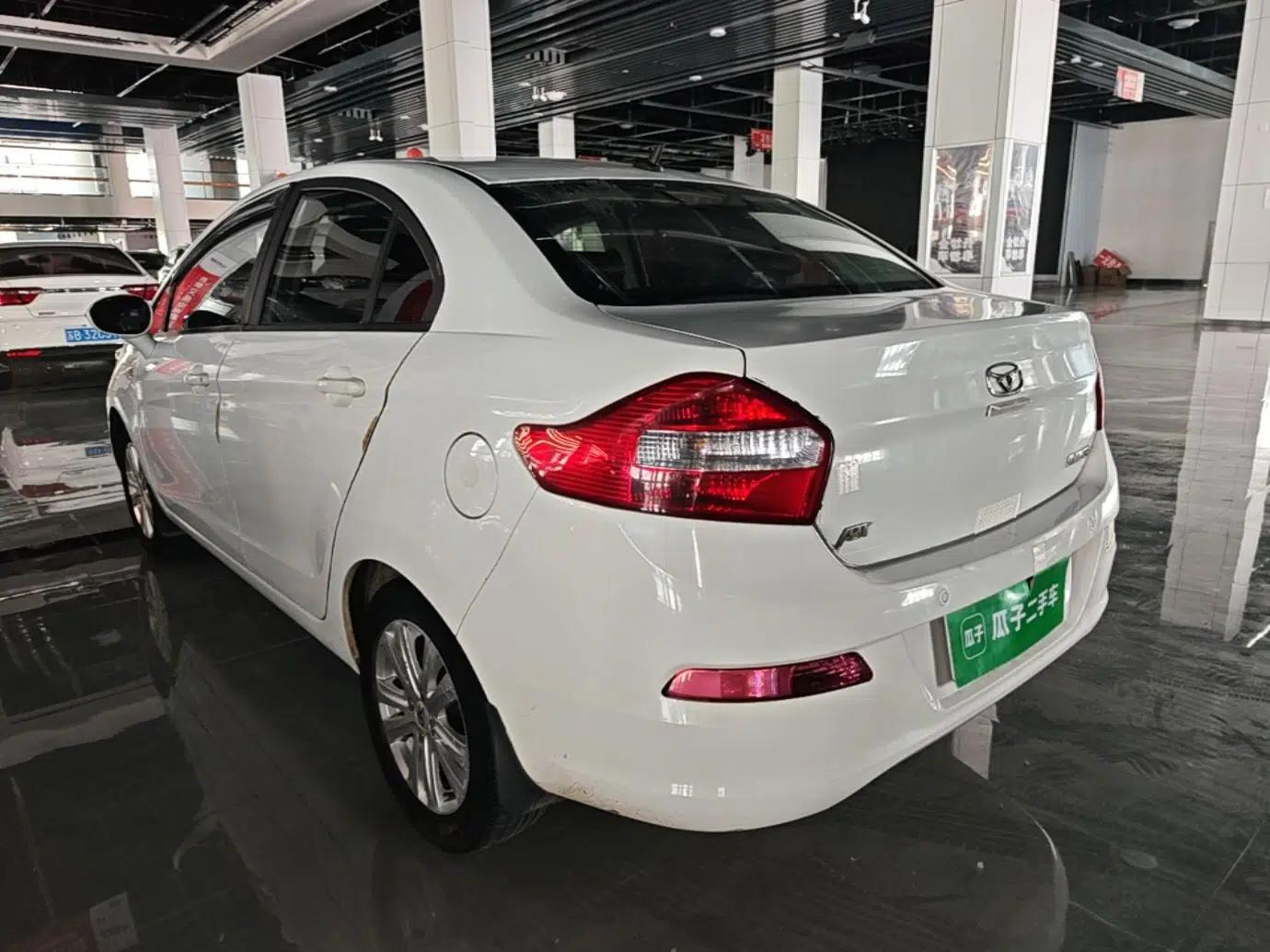 Cowin C3 2015 1.5L AMT Gold Diamond Edition — миниатюра 4