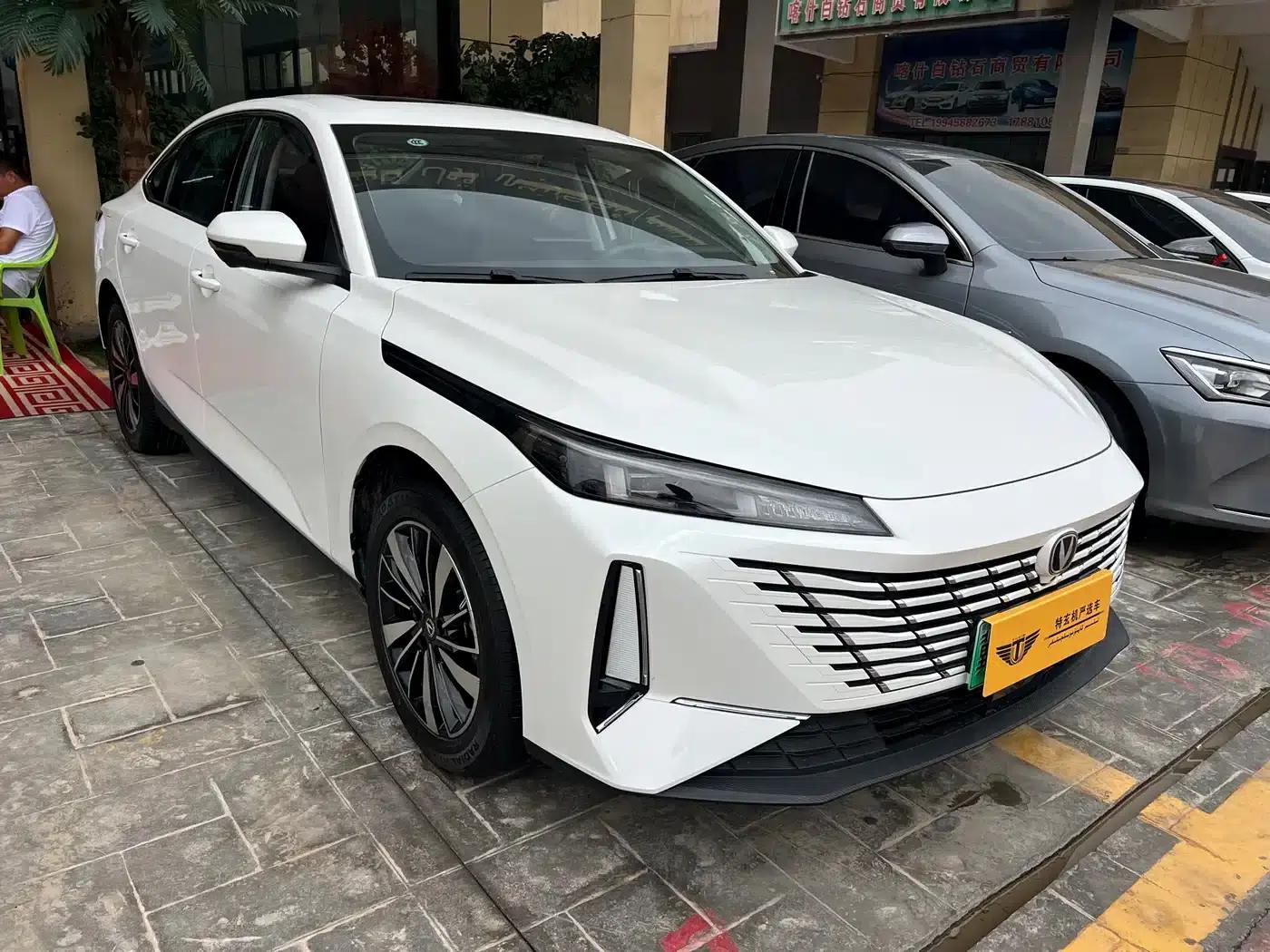 Changan Eado PHEV 2025 Smart Blue Whale 145KM Battleship Edition — миниатюра 3