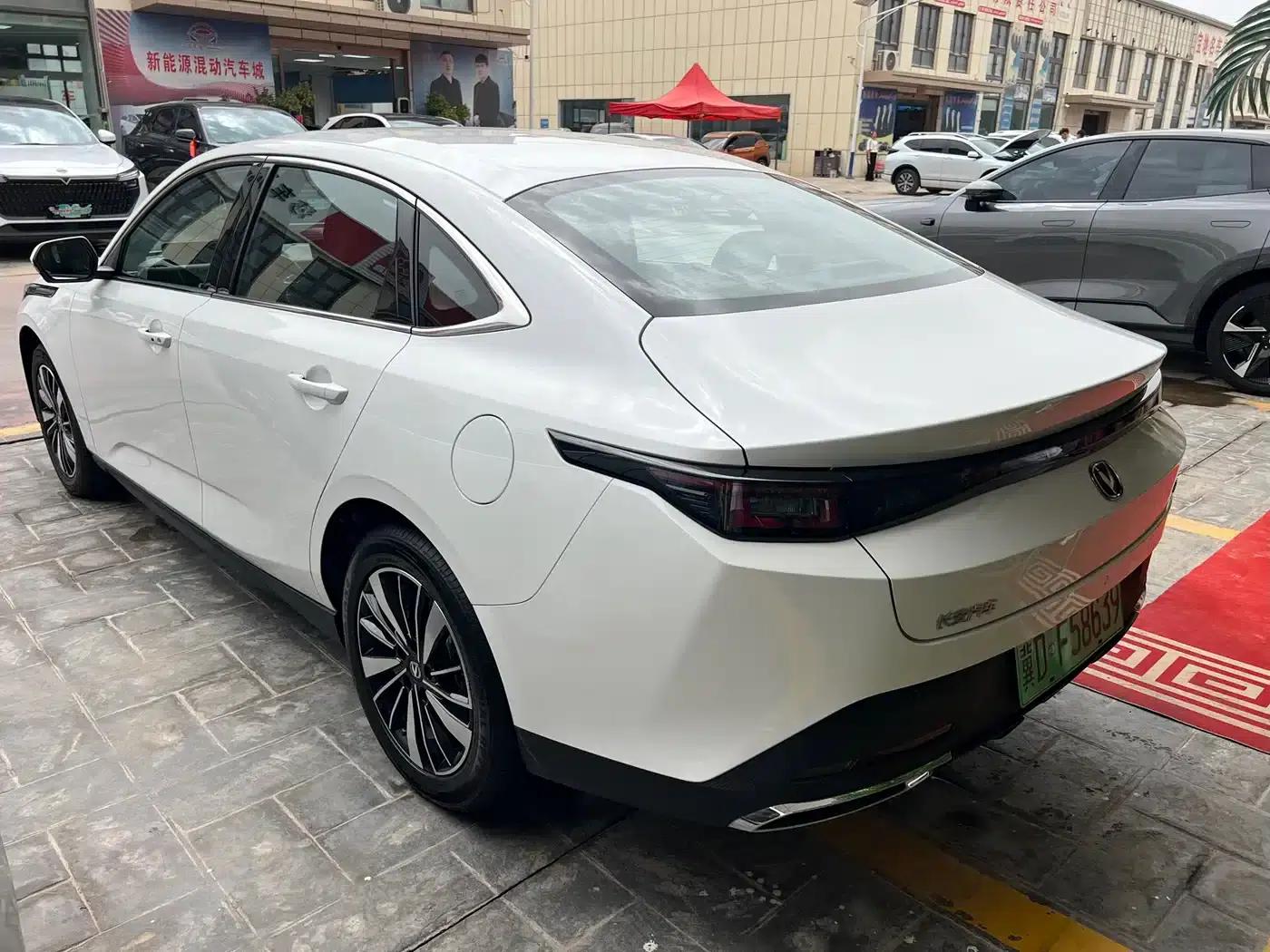 Changan Eado PHEV 2025 Smart Blue Whale 145KM Battleship Edition — миниатюра 8