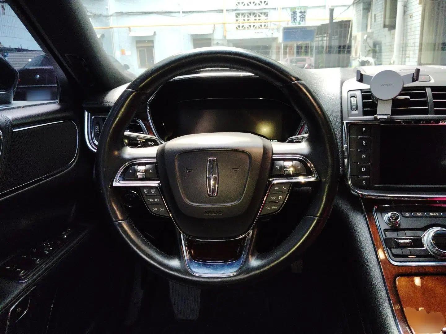 Lincoln Continental 2017 2.0T Two-Wheel Drive Deluxe Edition — миниатюра 10