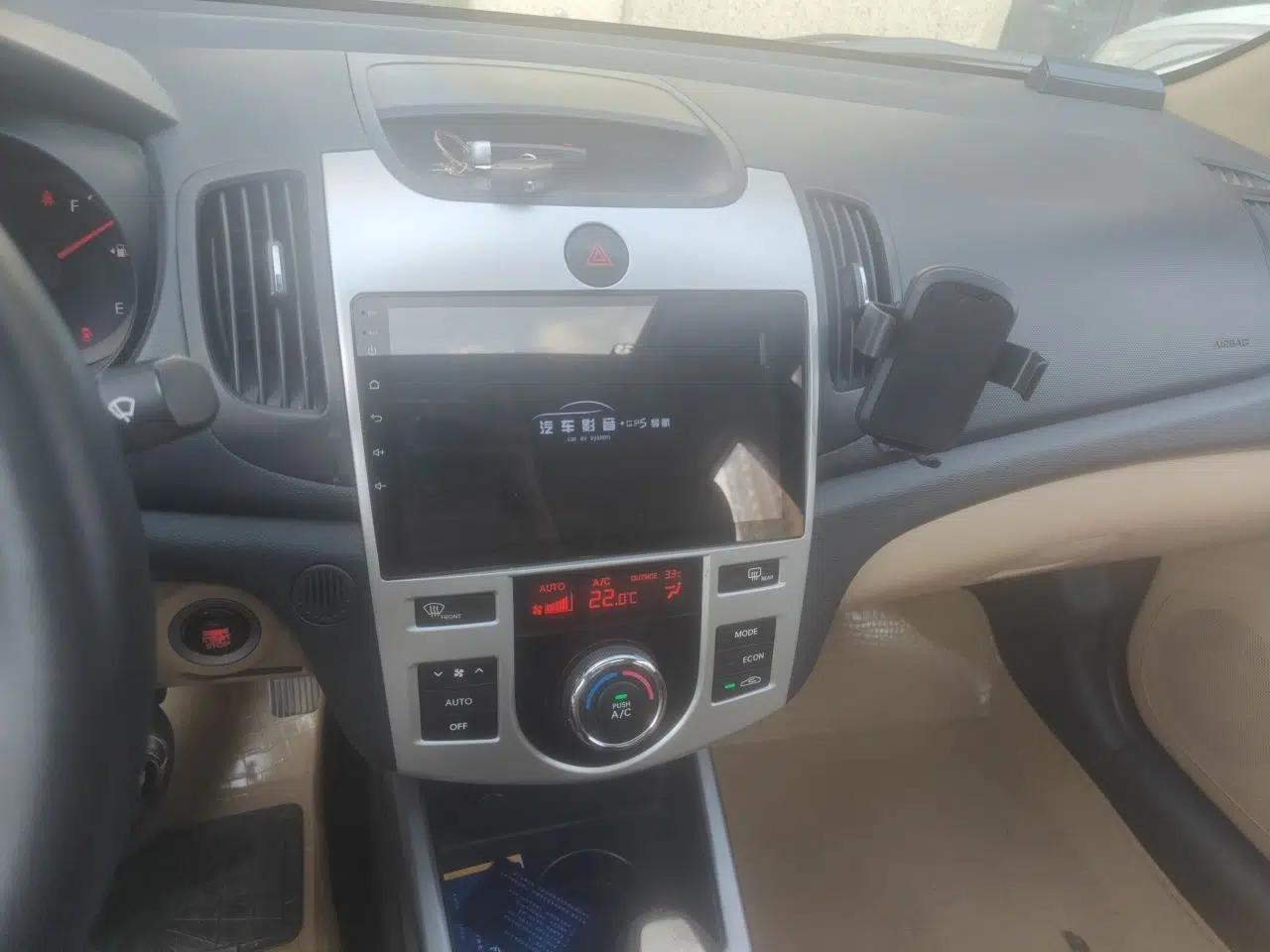 Kia Forte 2011 1.6L AT Premium — миниатюра 13