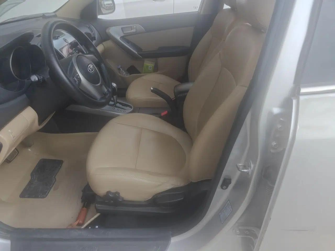 Kia Forte 2011 1.6L AT Premium — миниатюра 15