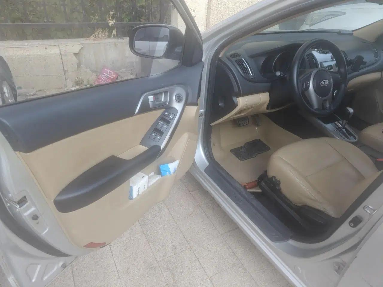 Kia Forte 2011 1.6L AT Premium — миниатюра 16
