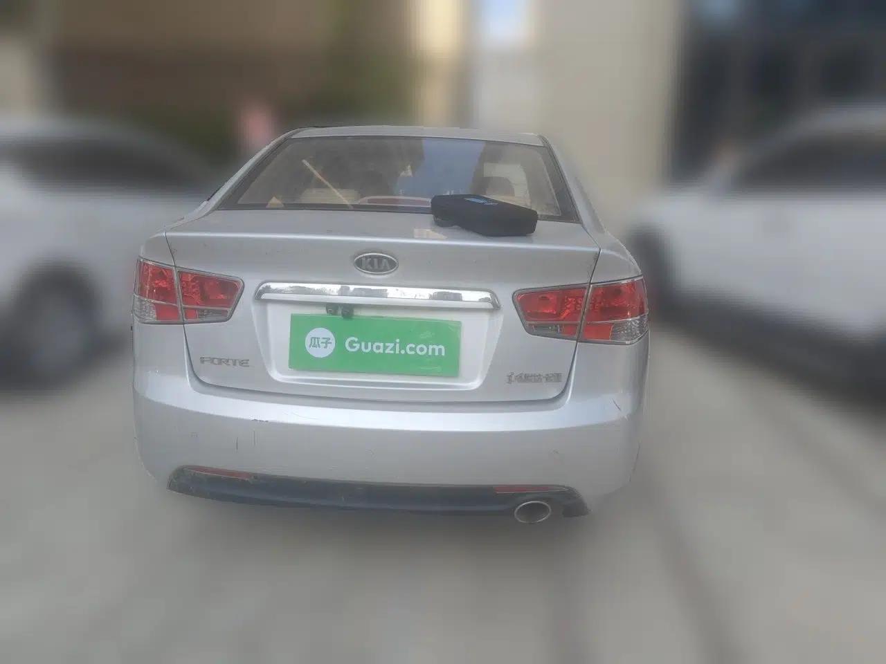Kia Forte 2011 1.6L AT Premium — миниатюра 5