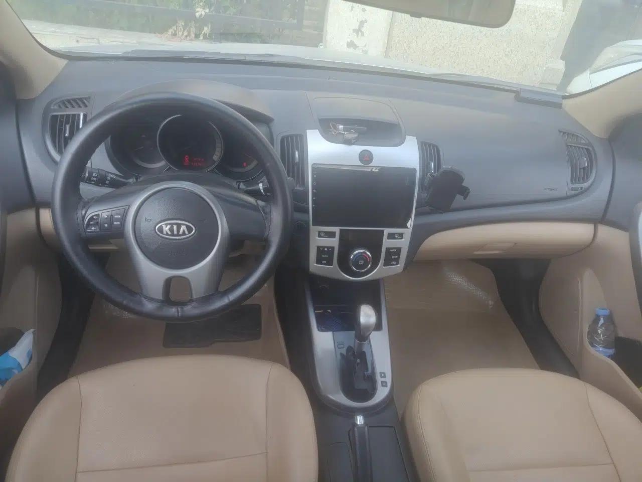 Kia Forte 2011 1.6L AT Premium — миниатюра 9