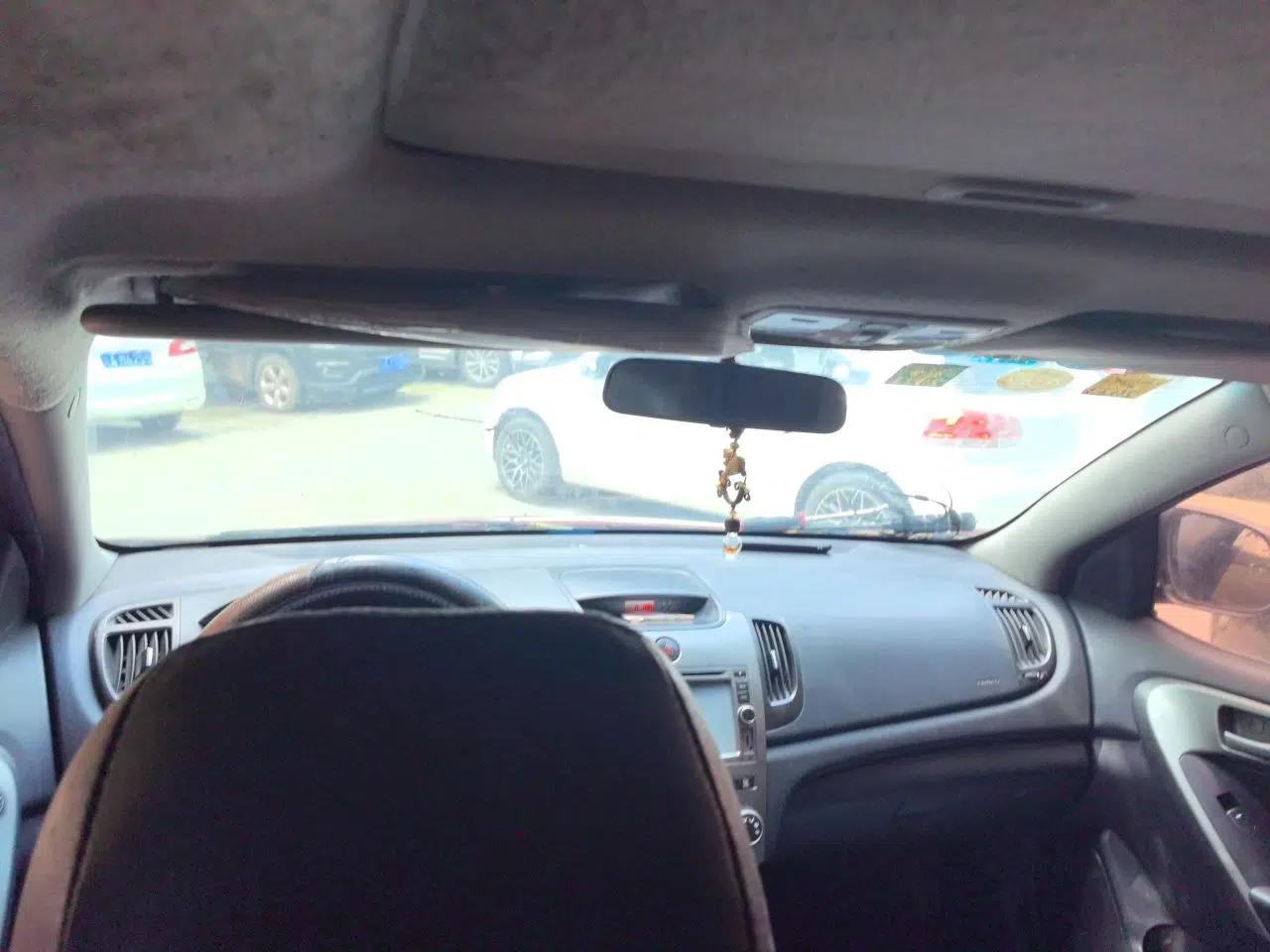 Kia Forte 2012 1.6L MT GLS Commemorative Edition — миниатюра 18