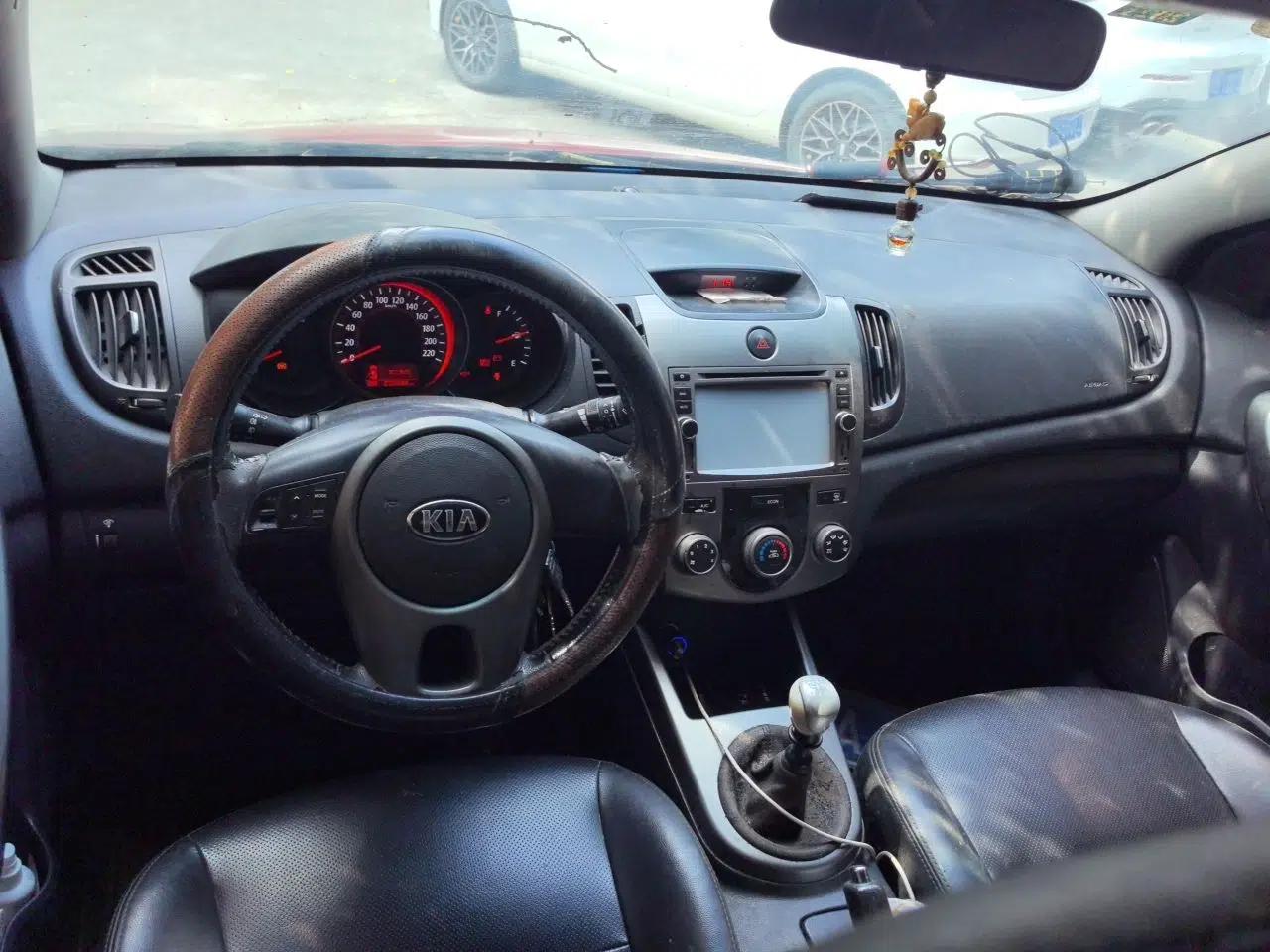 Kia Forte 2012 1.6L MT GLS Commemorative Edition — миниатюра 9
