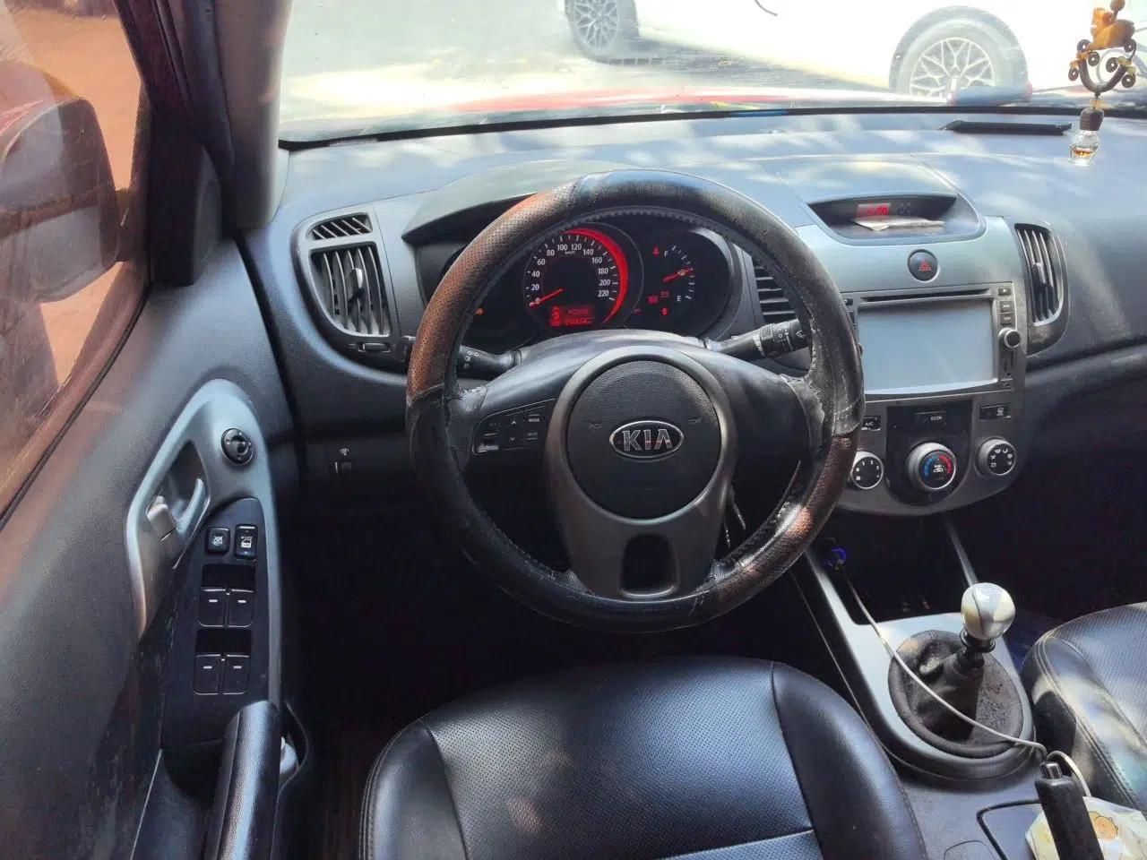 Kia Forte 2012 1.6L MT GLS Commemorative Edition — миниатюра 10