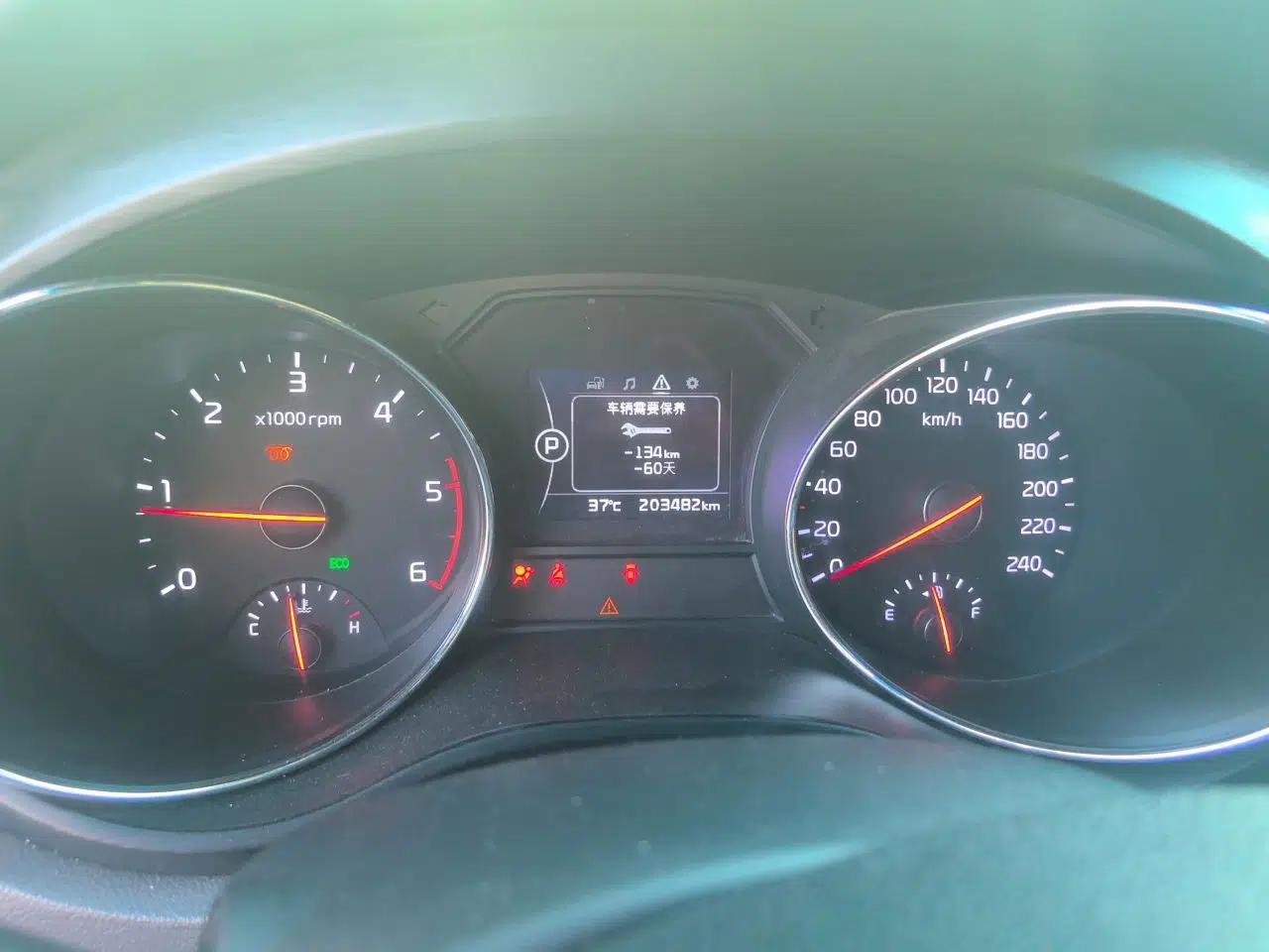 Kia Carnival 2015 2.2T Comfort Edition China IV Standard — миниатюра 11