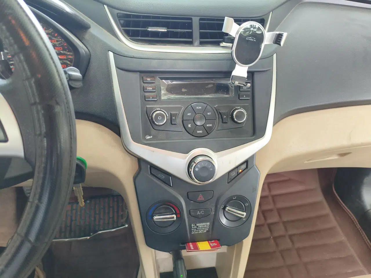 Chery Fengyun 2 2014 Hatchback 1.5L Manual New Youth Edition — миниатюра 13