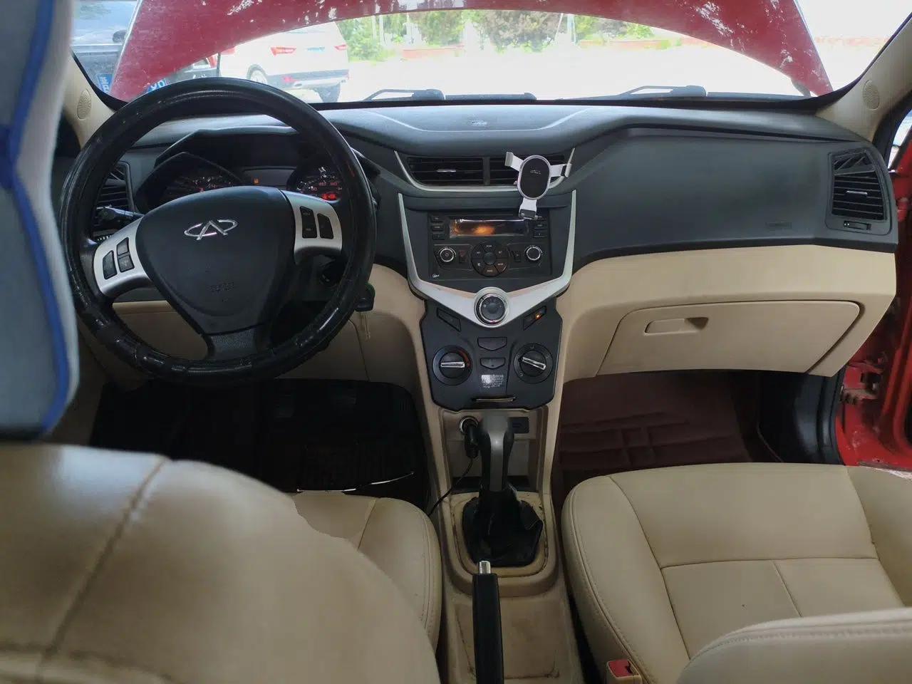 Chery Fengyun 2 2014 Hatchback 1.5L Manual New Youth Edition — миниатюра 9