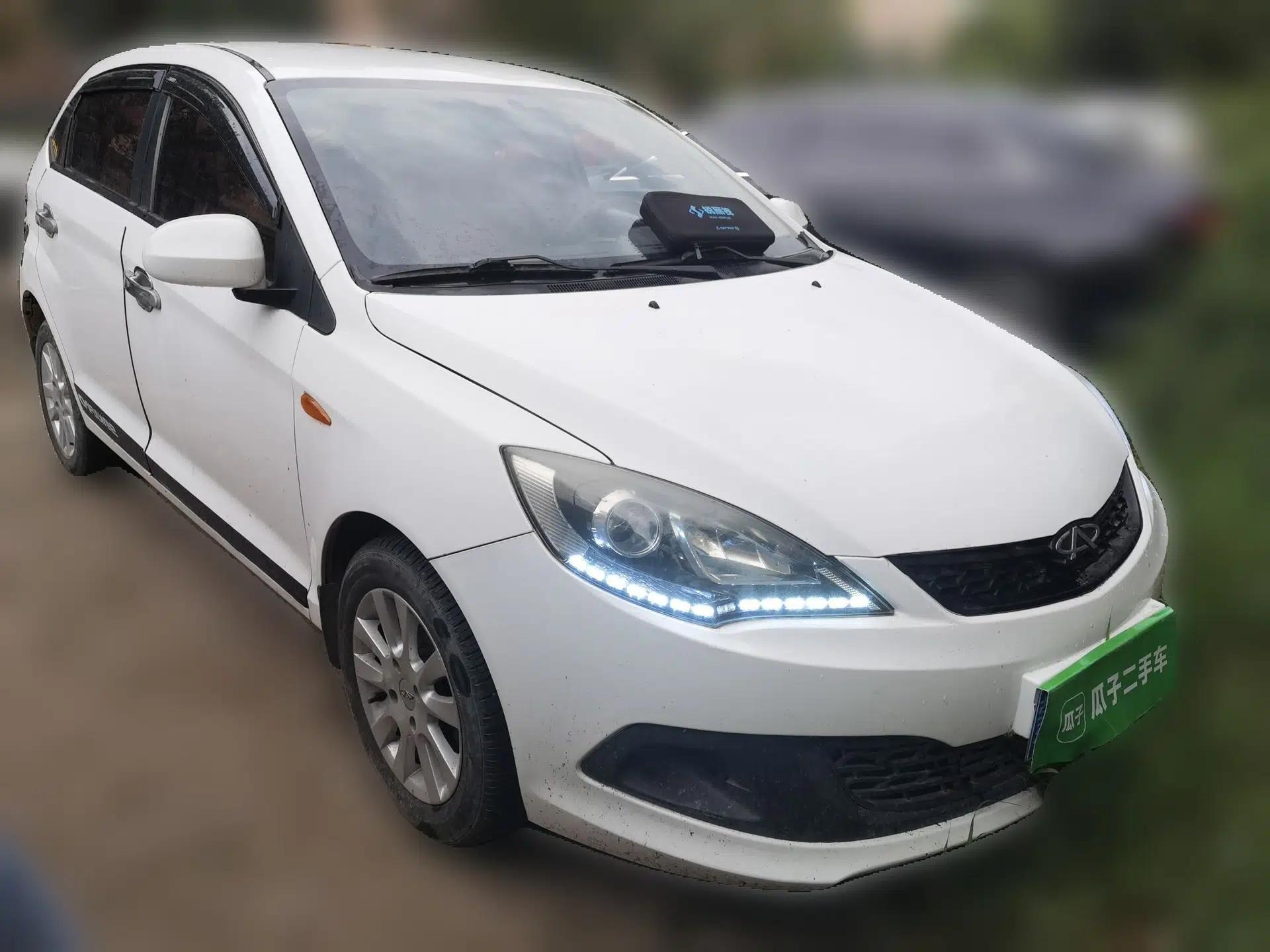 Chery Fengyun 2 2014 Hatchback 1.5L Manual New Youth Edition — миниатюра 3