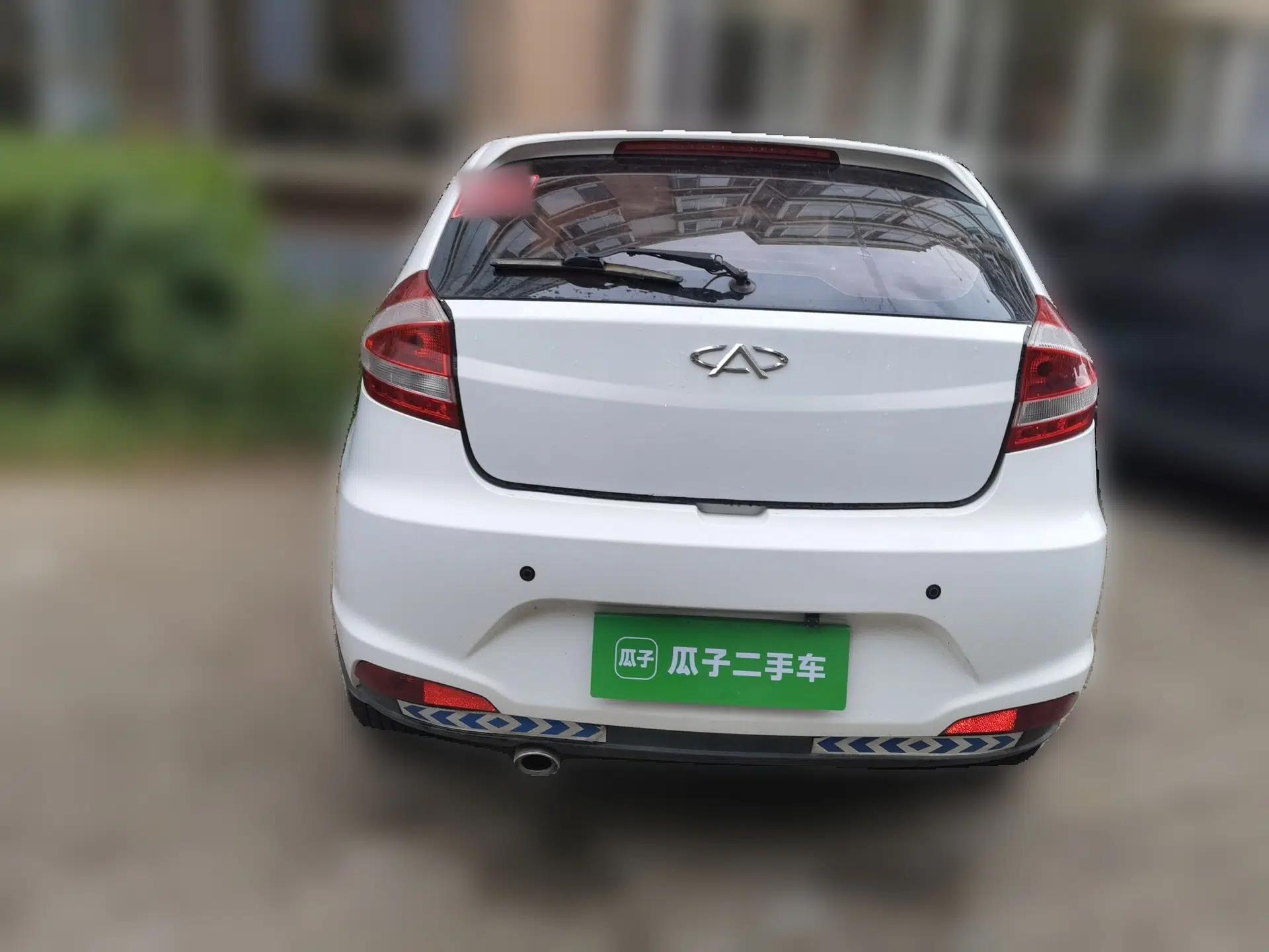 Chery Fengyun 2 2014 Hatchback 1.5L Manual New Youth Edition — миниатюра 5