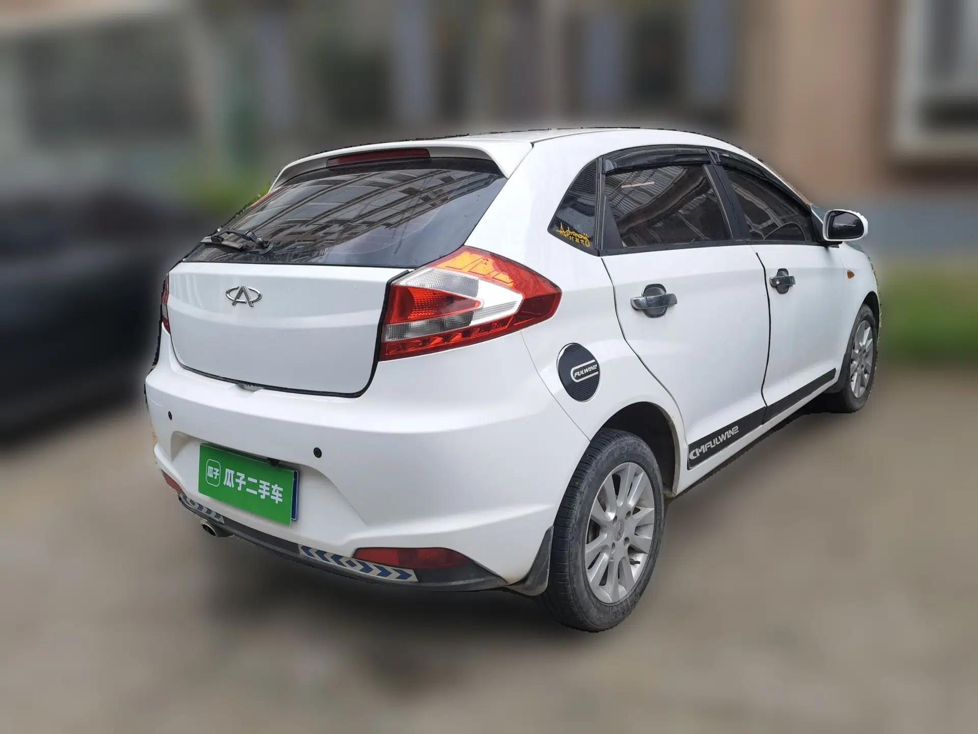 Chery Fengyun 2 2014 Hatchback 1.5L Manual New Youth Edition — миниатюра 6