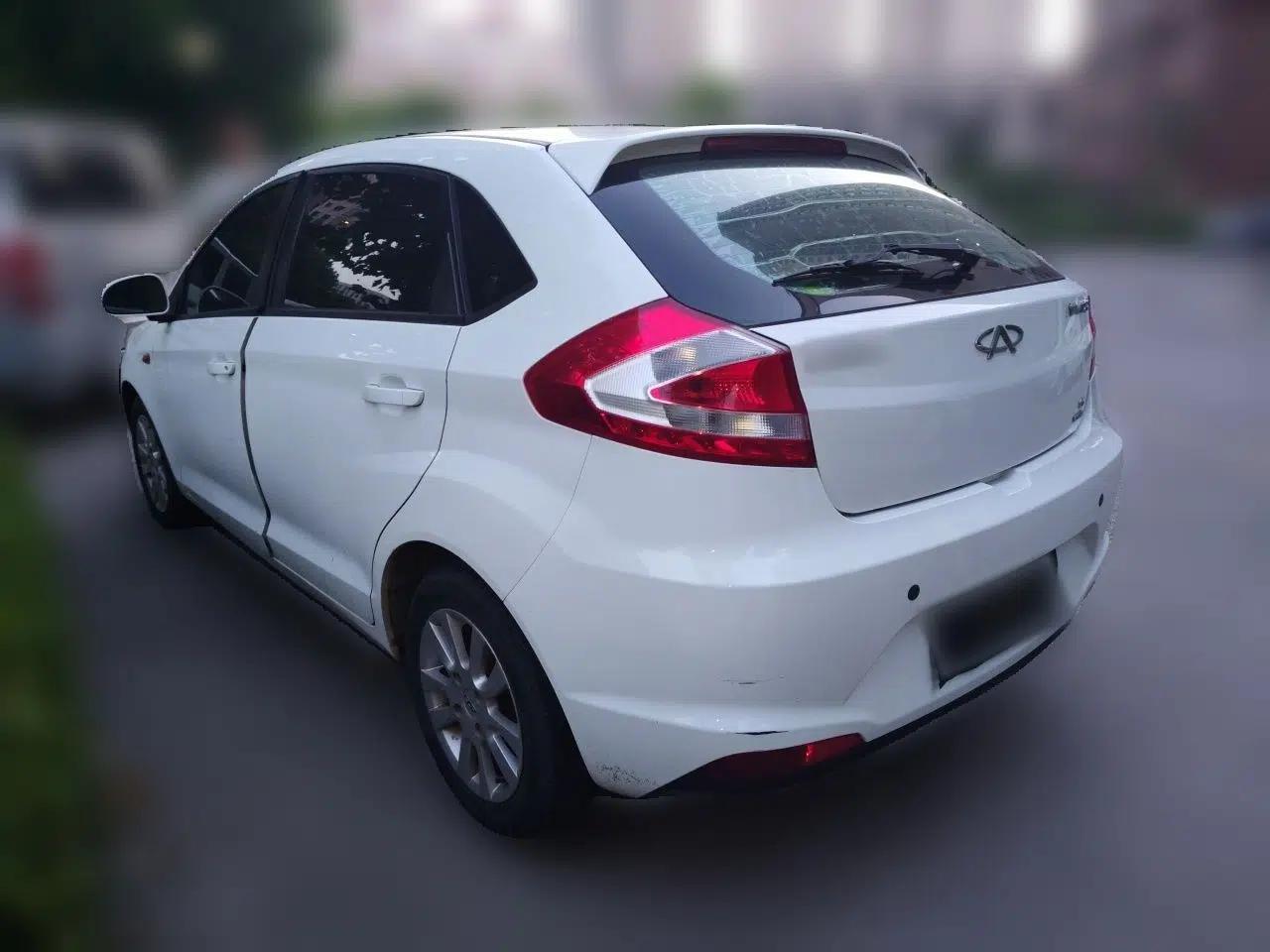 Chery Fengyun 2 2013 Hatchback 1.5L Manual Ruiyi Edition — миниатюра 4