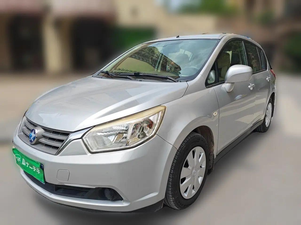 Venucia R50 2013 1.6L Manual Fashion Edition — миниатюра 1