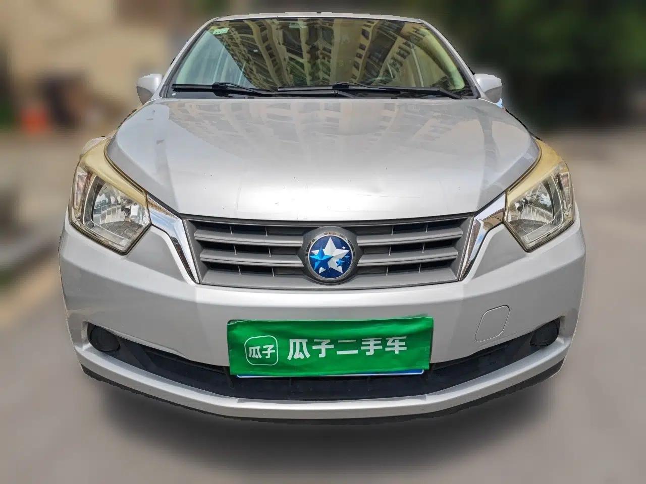 Venucia R50 2013 1.6L Manual Fashion Edition — миниатюра 2