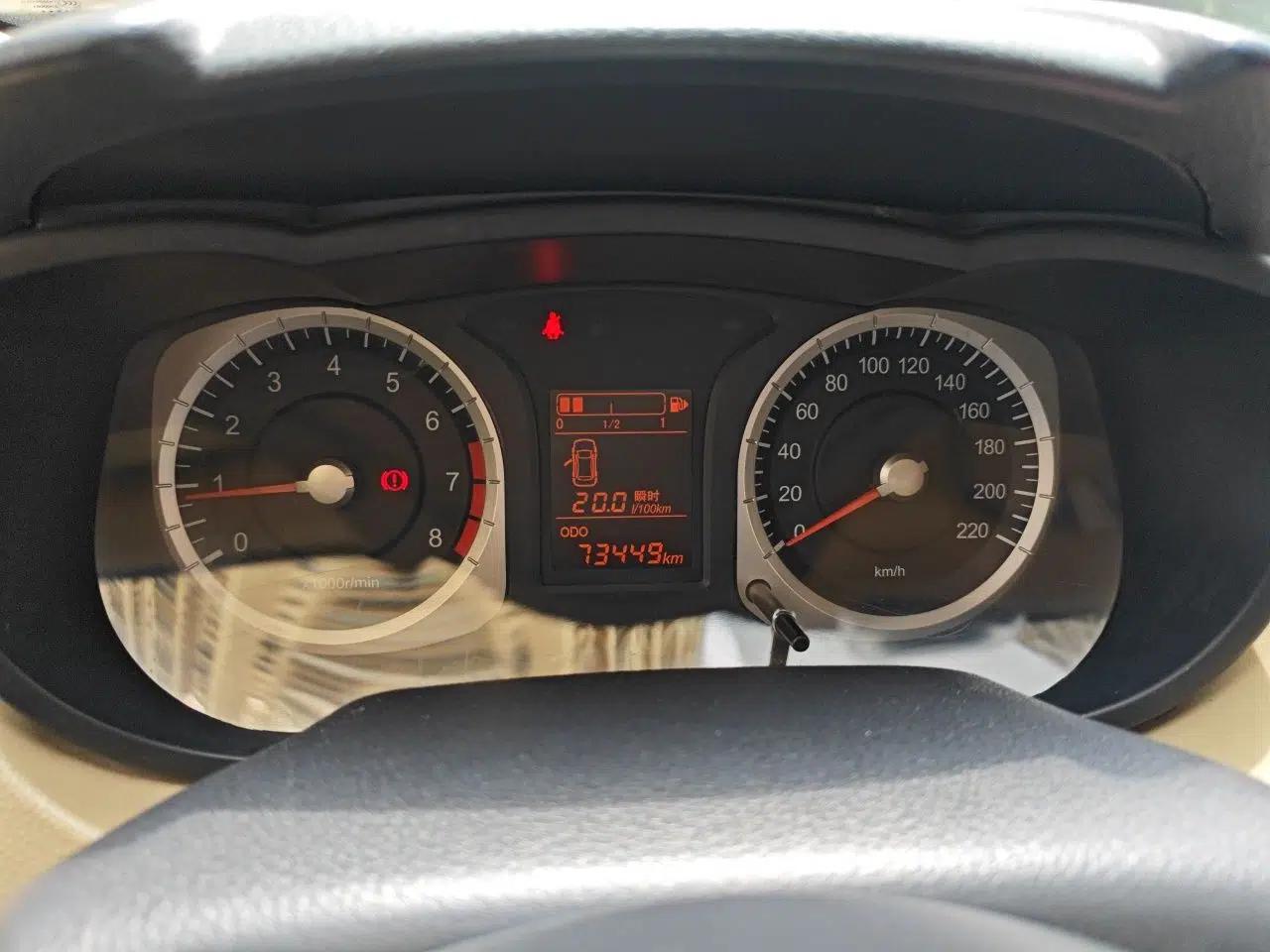 Venucia R50 2013 1.6L Manual Fashion Edition — миниатюра 11