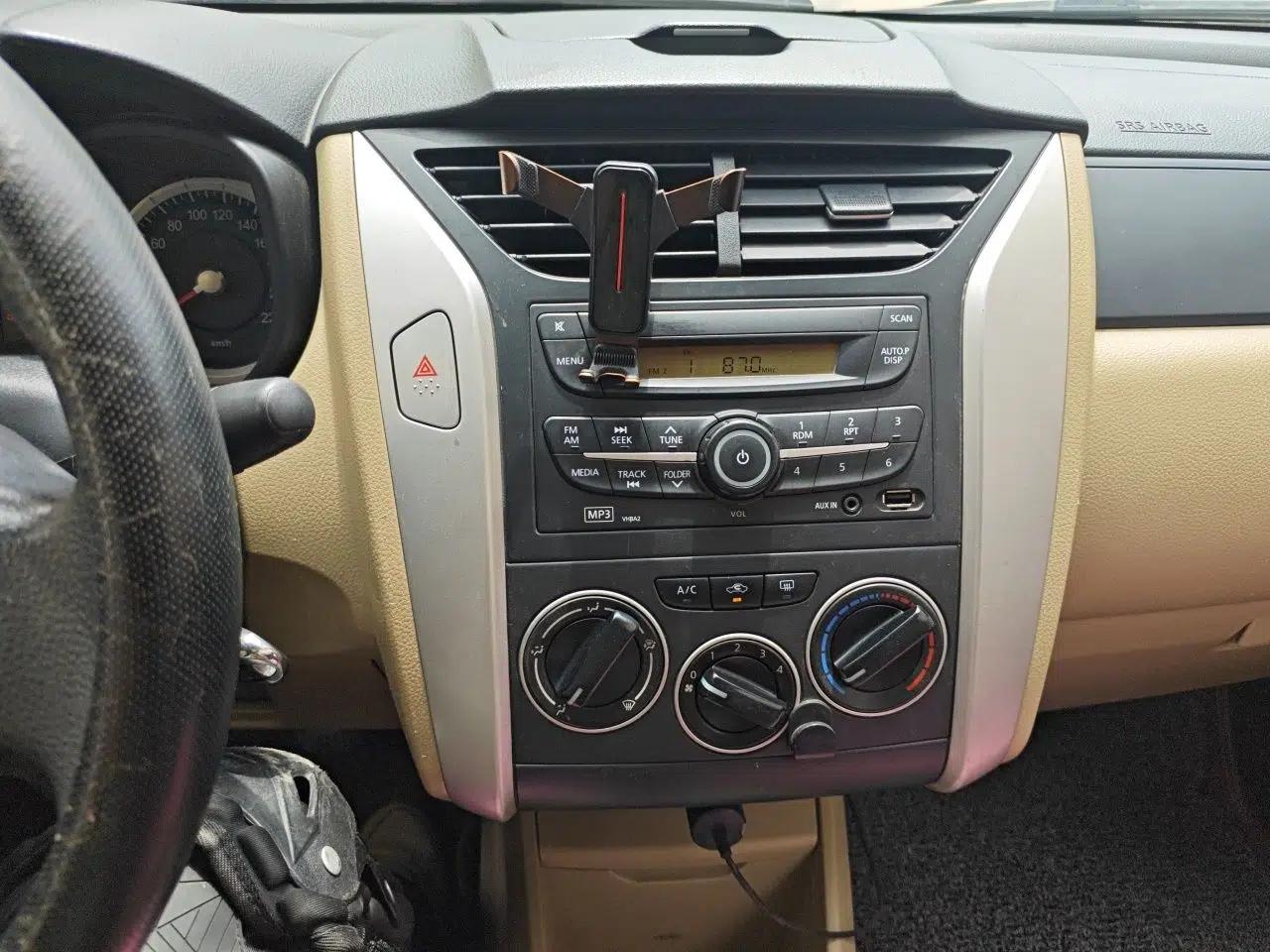 Venucia R50 2013 1.6L Manual Fashion Edition — миниатюра 13
