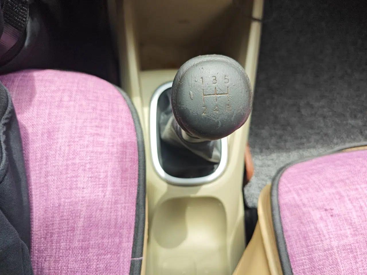 Venucia R50 2013 1.6L Manual Fashion Edition — миниатюра 14