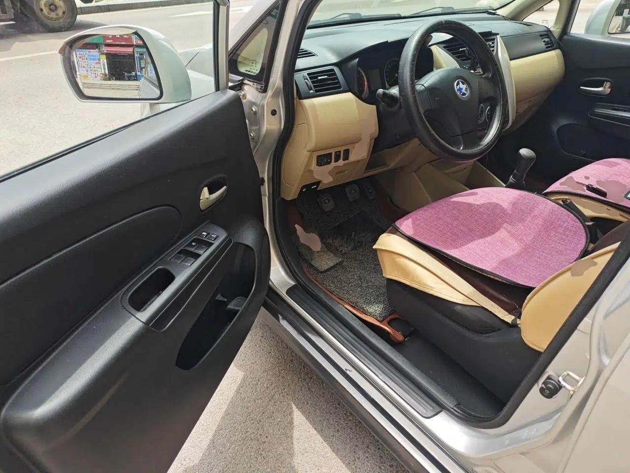 Venucia R50 2013 1.6L Manual Fashion Edition — миниатюра 16