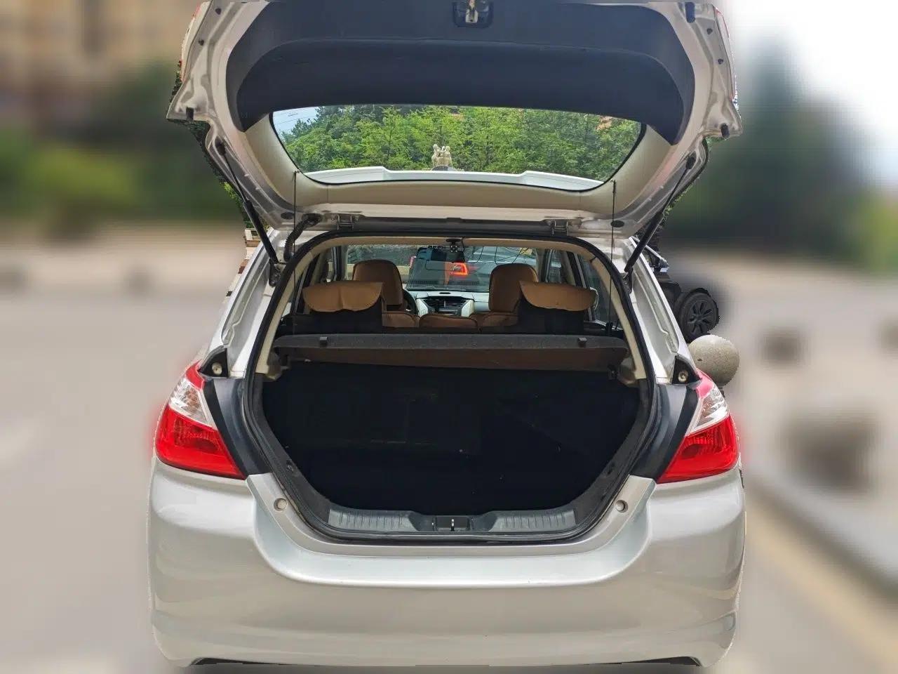Venucia R50 2013 1.6L Manual Fashion Edition — миниатюра 19