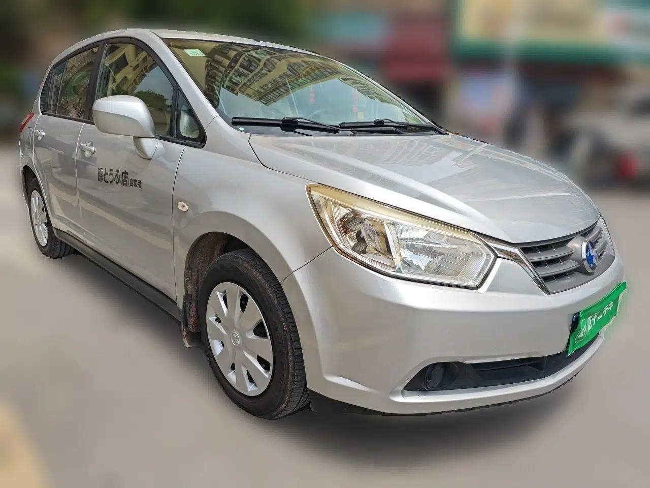Venucia R50 2013 1.6L Manual Fashion Edition — миниатюра 3