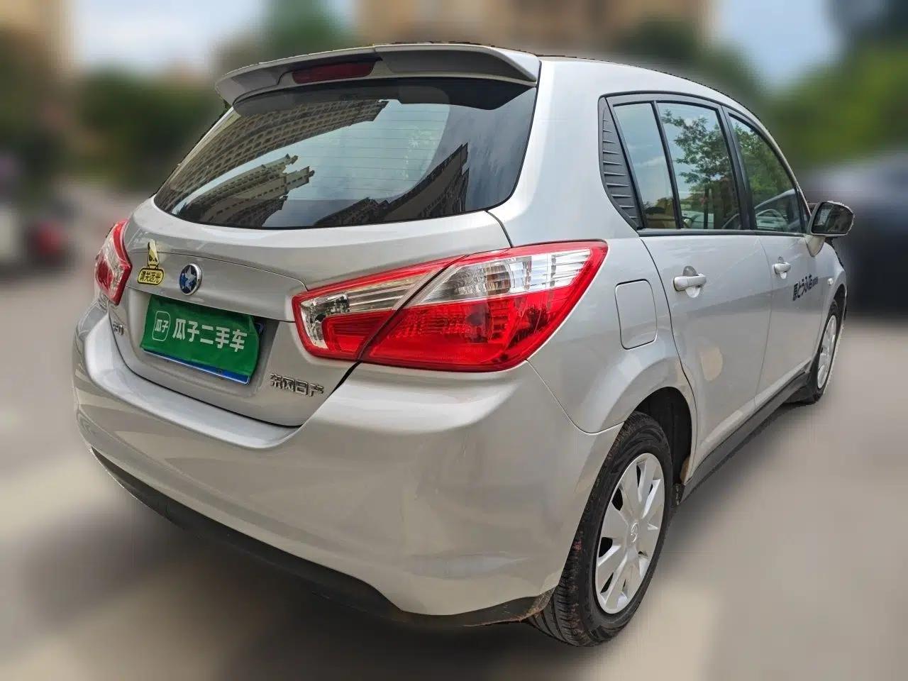 Venucia R50 2013 1.6L Manual Fashion Edition — миниатюра 6