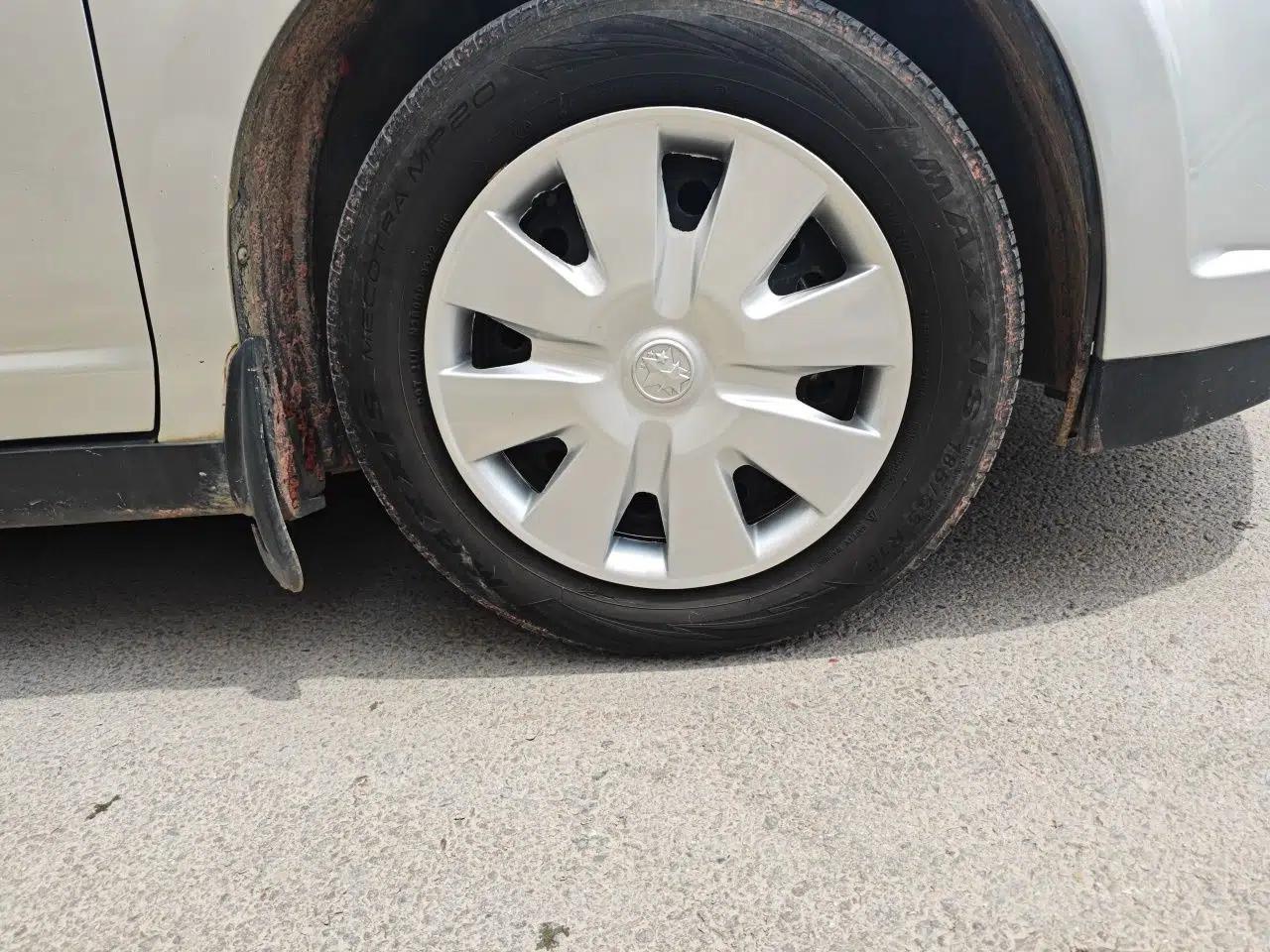 Venucia R50 2013 1.6L Manual Fashion Edition — миниатюра 8
